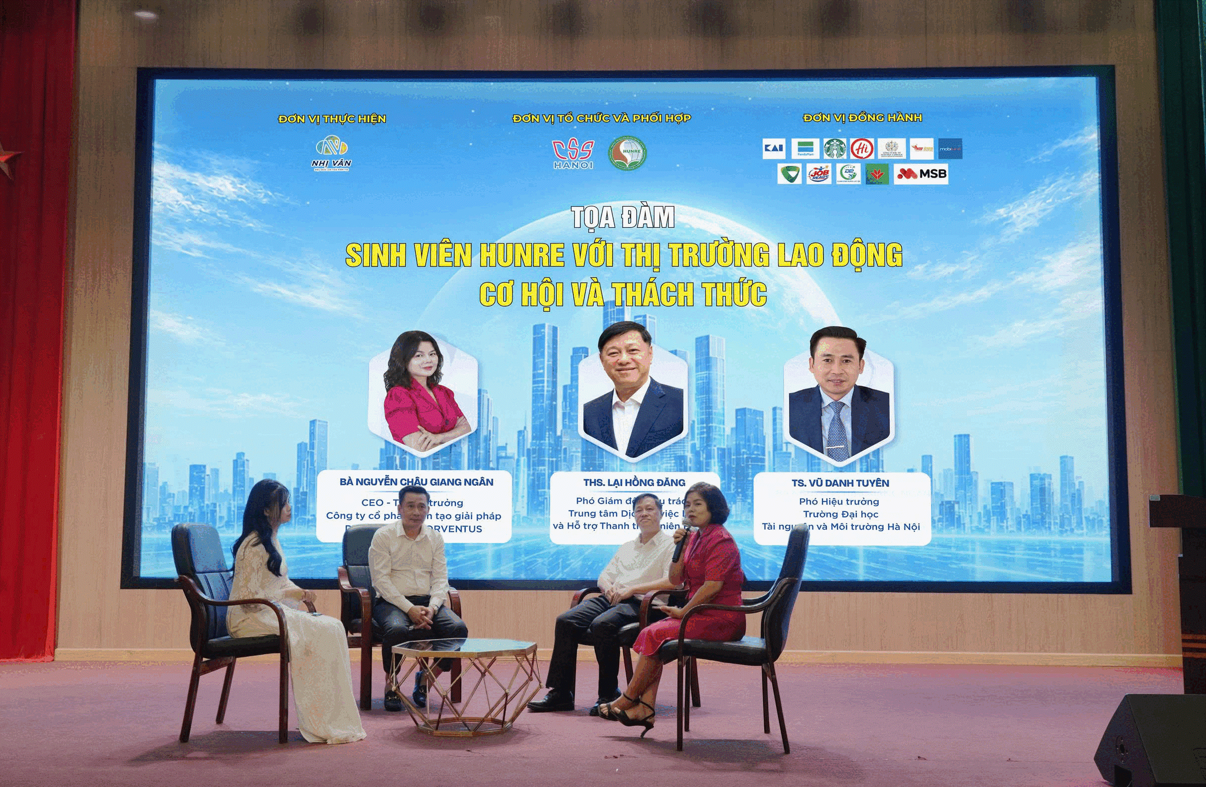 Trường Đại học Tài nguyên và Môi trường Hà Nội kết nối sinh viên với thị trường lao động